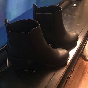 Short black boots